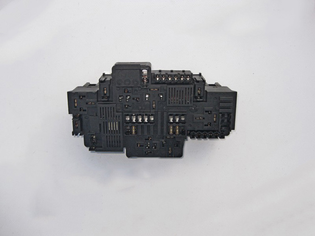 Монтажный блок предохранителей A2139065706 MERCEDES