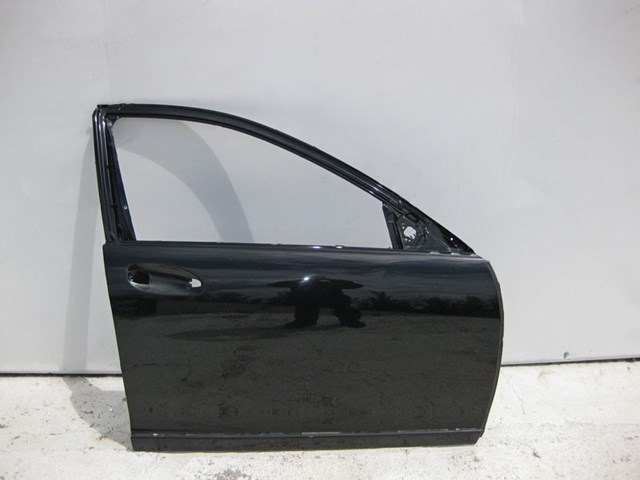 Пассажирская передняя дверь A2217200205 MERCEDES