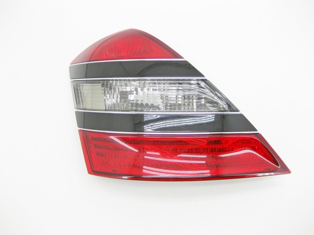 Фонарь задний левый A2218200164 MERCEDES