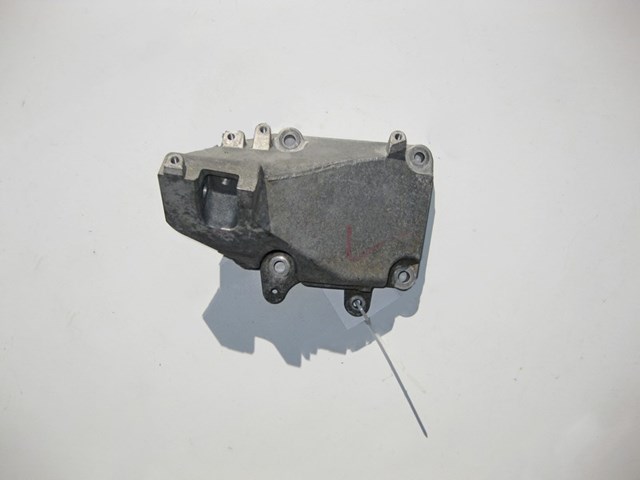 Кронштейн подушки (опоры) двигателя, правой A2782234804 MERCEDES