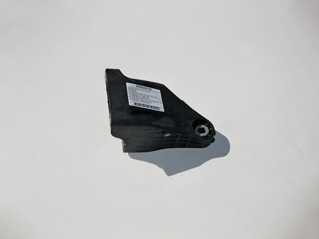 Кронштейн подушки (опоры) двигателя, правой A6542230100 MERCEDES