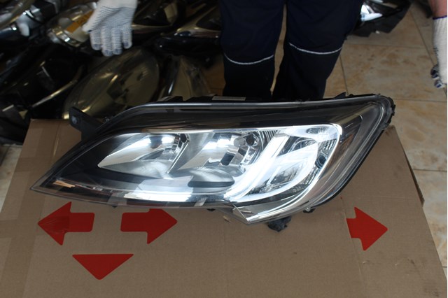 Фары 1374296080 PEUGEOT