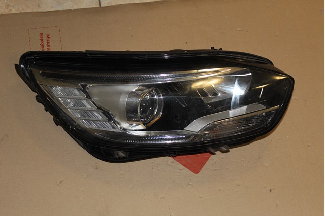 Фара передняя правая Renault Scenic GRAND 4