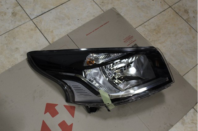 Фара основная правая 260109424R RENAULT