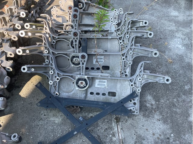 Балка передней подвески Volkswagen Passat B7