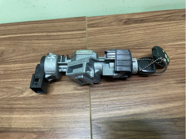 Замок зажигания 3M513F880AB MAZDA
