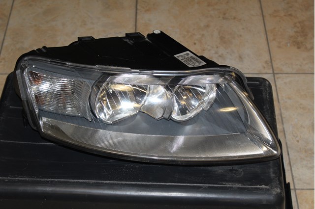 Фара правая 4F0941004A VAG