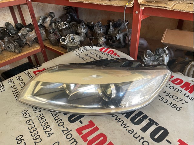 Вставка фары правой 4L0941004A VAG