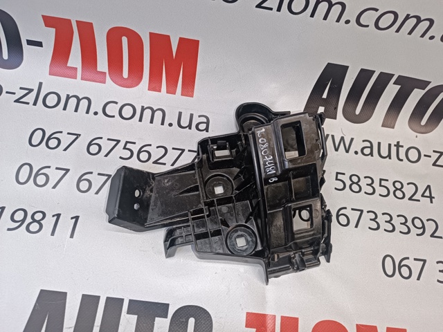 Правый кронштейн заднего бампера 760807484B VAG