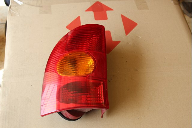 Фонарь задний левый 7700423081 RENAULT