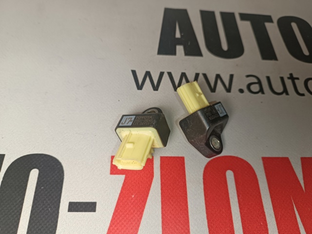Датчик подушки безопасности 8983128040 TOYOTA