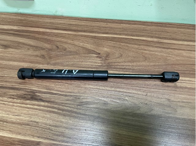 Амортизатор для багажника газовый 8D5827552F VAG