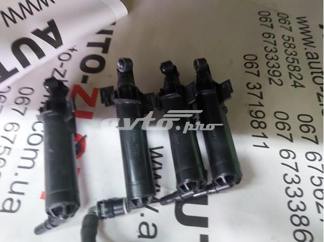 Форсунка омывателя фары передней, правой 8T0955102D VAG