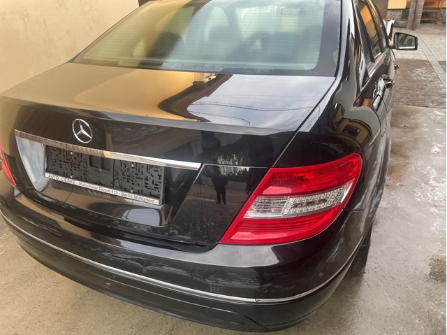 Крышка багажника A2047500075 MERCEDES