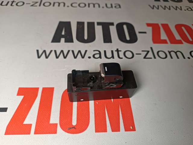 Кнопки переднего правого стеклоподъемника KG2C66370 MAZDA