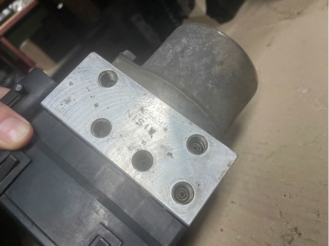 Блок ABS гидравлический MR955425 MITSUBISHI