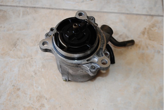 Механический вакуумный насос RF5C18G00 MAZDA