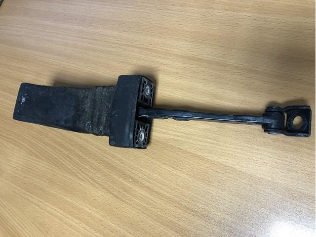 VAG 8R0839249C Ограничитель открывания двери задний в наличии Тернополь