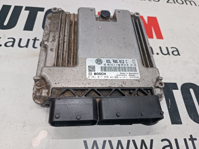 Модуль управления двигателем 03L906012C VAG