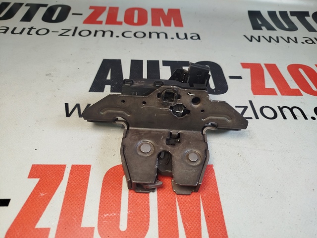 Замок задней двери 13585478 GM