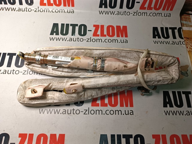 Шторка боковая правая 3C8880742B VAG