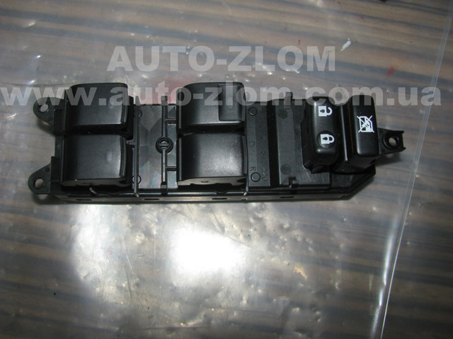 Кнопки переднего левого стекло подъемника 8404033100 TOYOTA