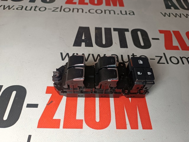 Кнопки переднего левого стеклоподъёмника 8404078030 TOYOTA