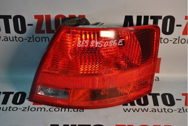 Задний правый внешний фонарь 8E9945096E VAG