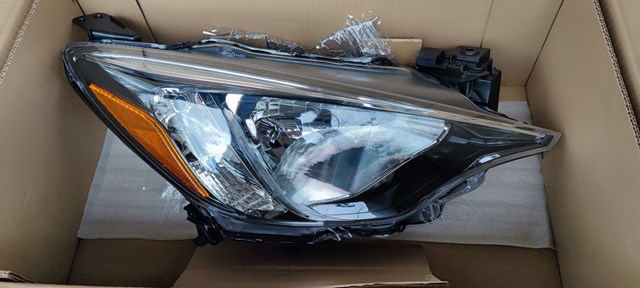 81130WB001 TOYOTA Правая фара купить в Павлоград
