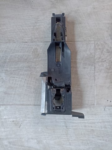 Держатель наружной ручки двери, передней левой 806115FD0B NISSAN