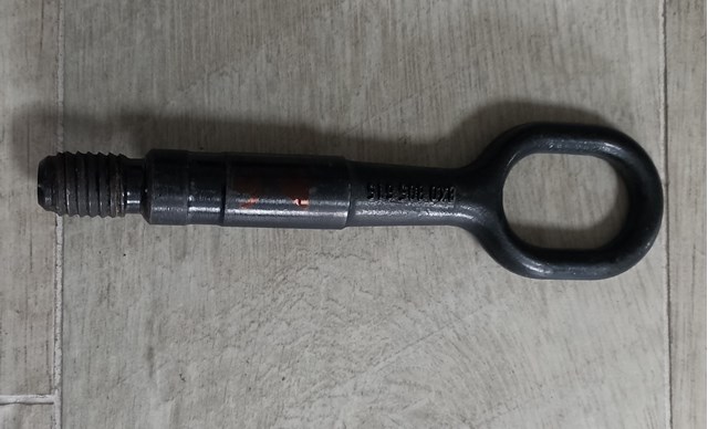 Крюк буксирный передний 8K0805615 VAG