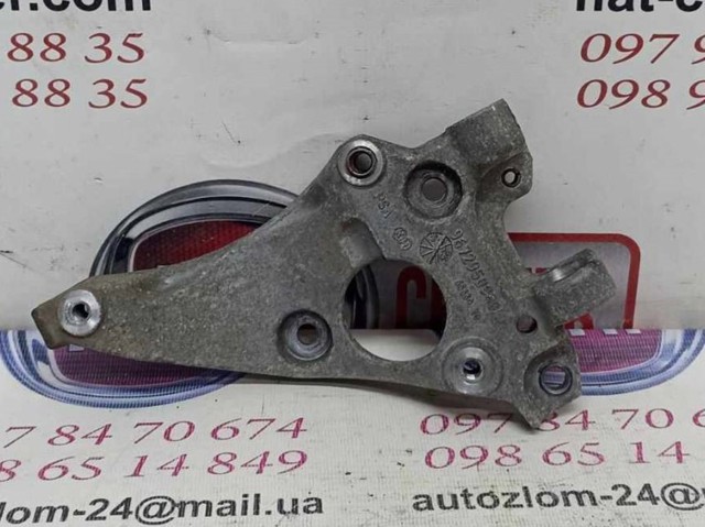 Кронштейн компрессора кондиционера 9672950980 PEUGEOT