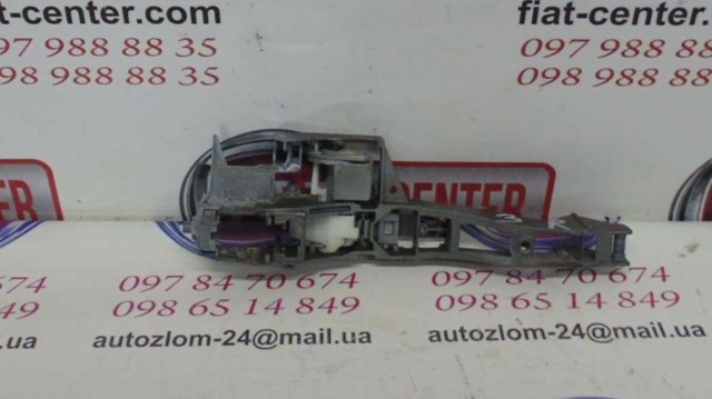 Держатель наружной ручки двери, правых дверей 9684559980 PEUGEOT