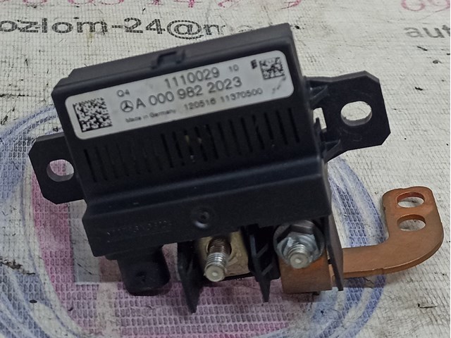 Реле контроля заряда АКБ A0009822023 MERCEDES