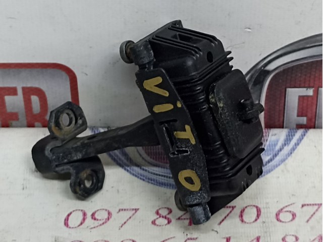 Ограничитель открывания дверей A4477207500 MERCEDES