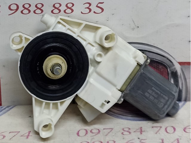 Мотор стеклоподъемника двери передней, правой A4479063600 MERCEDES