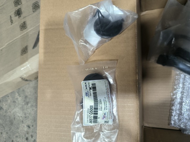 Заглушка бампера буксировочного крюка 86517G5000 HYUNDAI