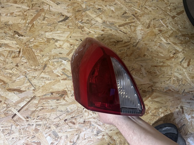 Задний правый внешний фонарь 92402D7000 HYUNDAI