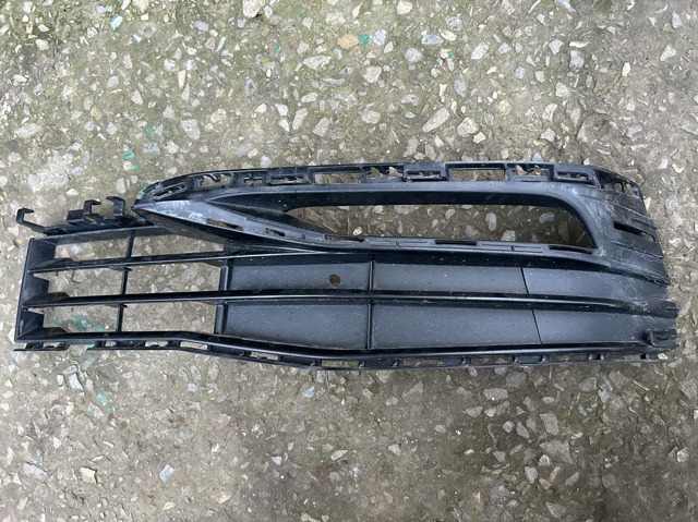 Решетка бампера переднего левая 51117385277 BMW