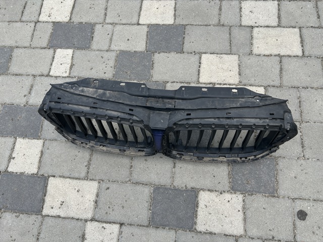 51747474368 Решетка радиатора купить Киев