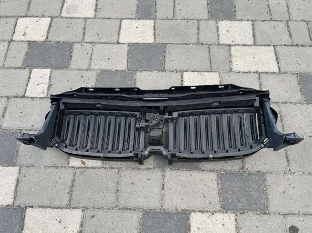 BMW 51747474368 Решетка радиатора в наличии Николаев