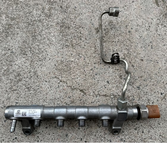 Распределитель топлива (рампа) 03L130089Q VAG