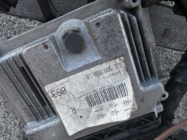 Модуль управления двигателем 03L906018LB VAG