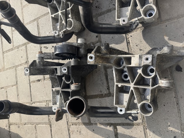 VAG 059145169AA Кронштейн насоса ГУР в наличии Сумы