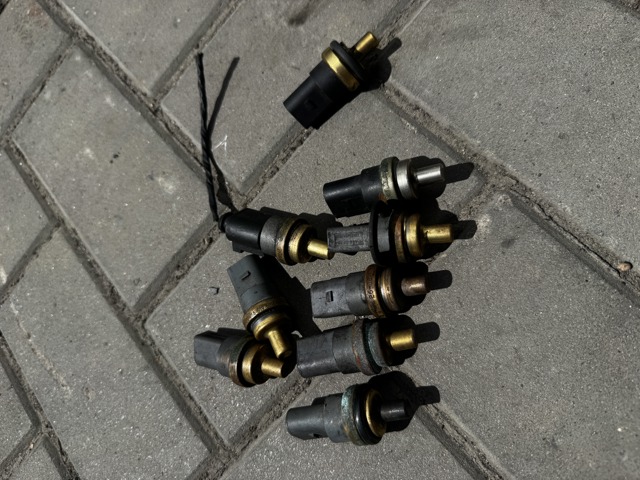 Датчик температуры жидкости 06A919501A VAG