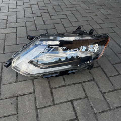 NISSAN 260606FL0A Левая фара в наличии Харьков