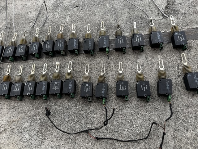 4B9962115 VAG Актуатор замка багажника купить в Николаев