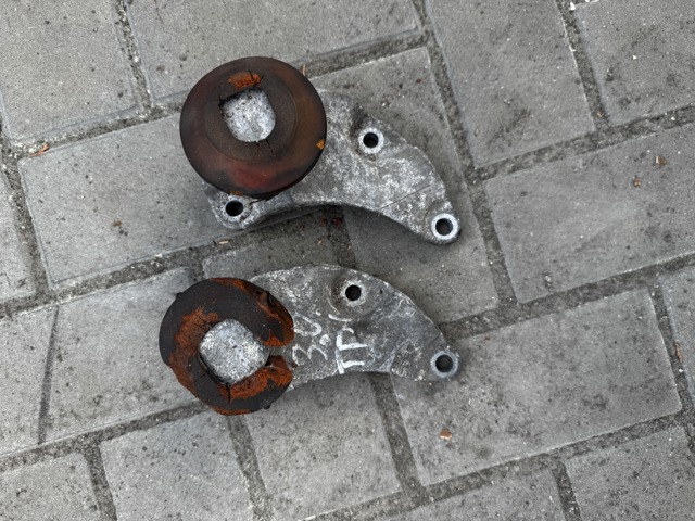Кронштейн опоры двигателя 4F0199343F VAG