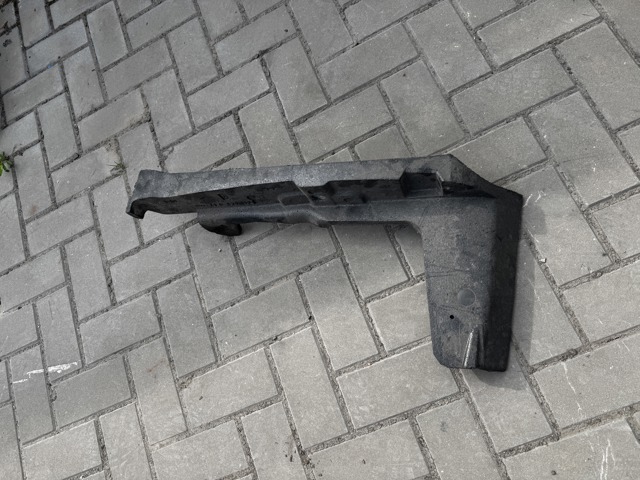 Уплотнитель арки крыла 4F0821112A VAG