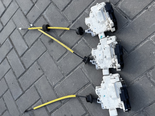 Замок двери задней левой 4F0839015 VAG